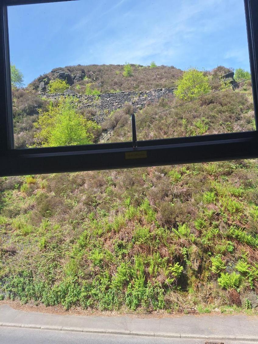 Todmorden Bed & Breakfast - The Toothless Mog Walsden エクステリア 写真