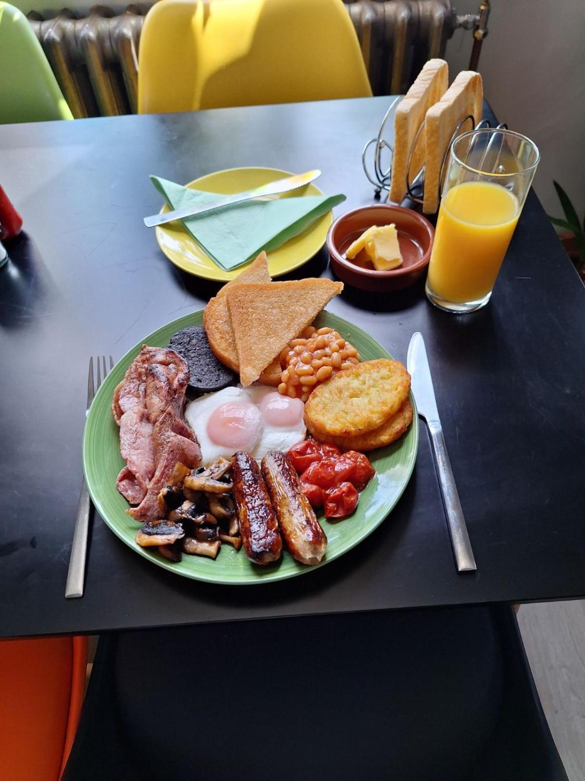 Todmorden Bed & Breakfast - The Toothless Mog Walsden エクステリア 写真