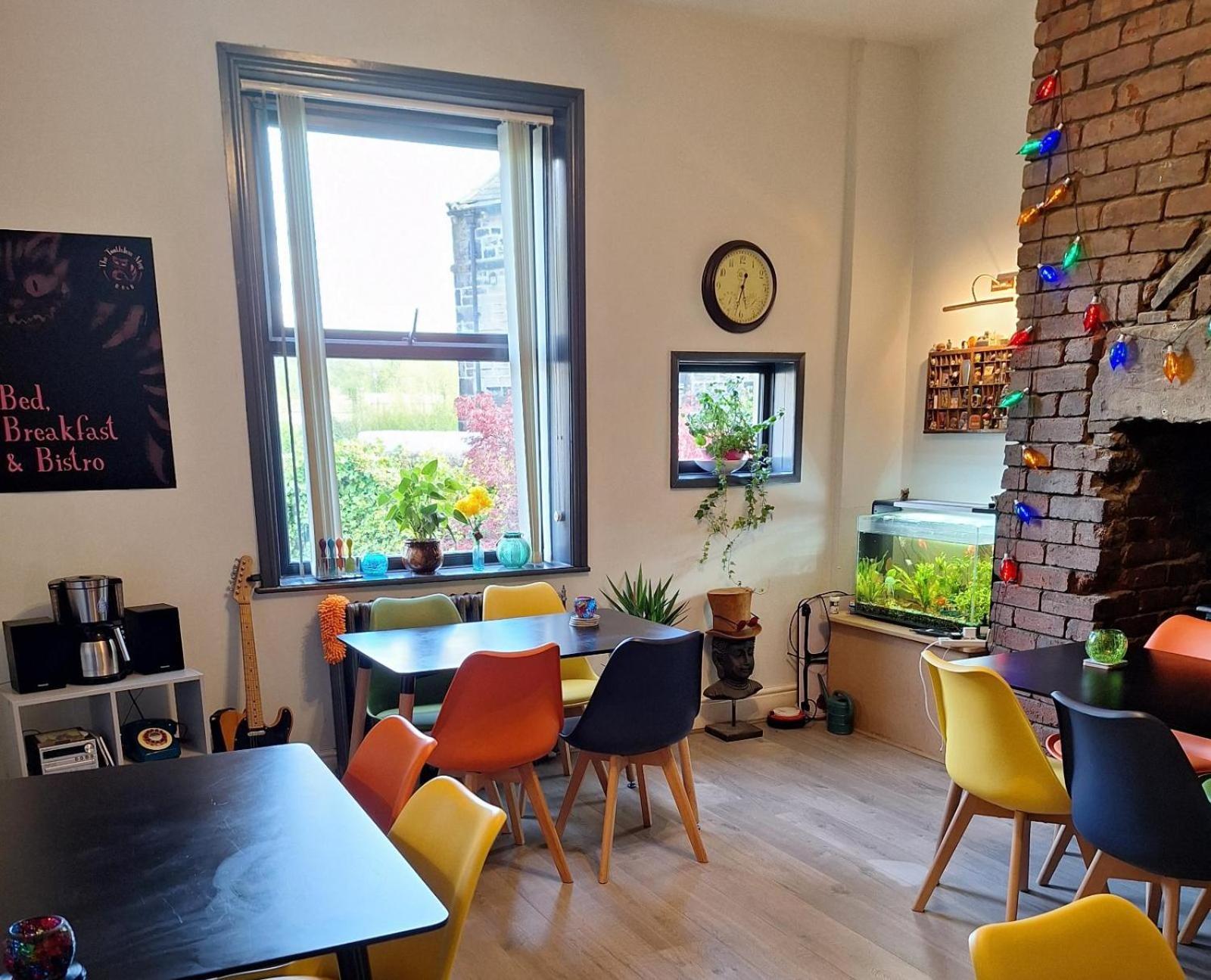 Todmorden Bed & Breakfast - The Toothless Mog Walsden エクステリア 写真