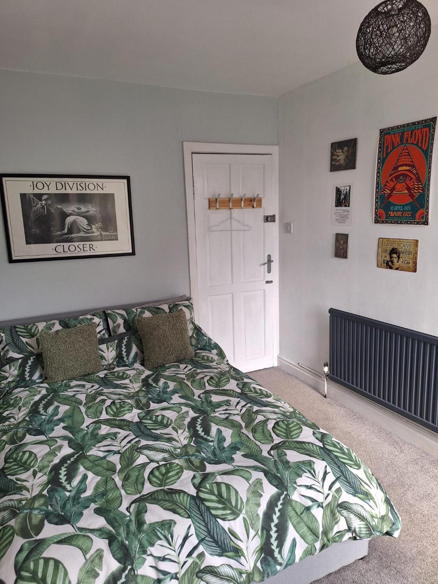 Todmorden Bed & Breakfast - The Toothless Mog Walsden エクステリア 写真
