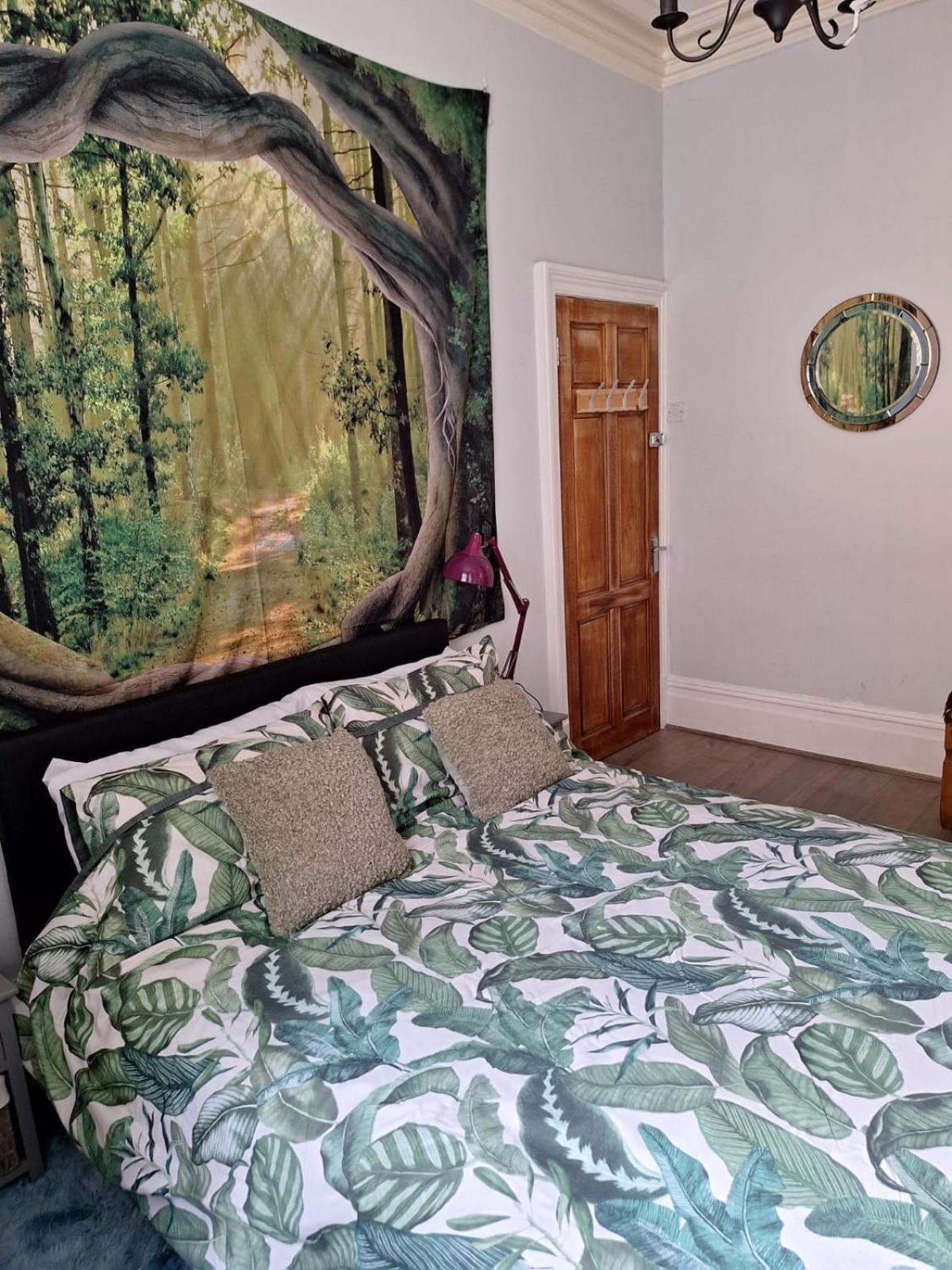 Todmorden Bed & Breakfast - The Toothless Mog Walsden エクステリア 写真